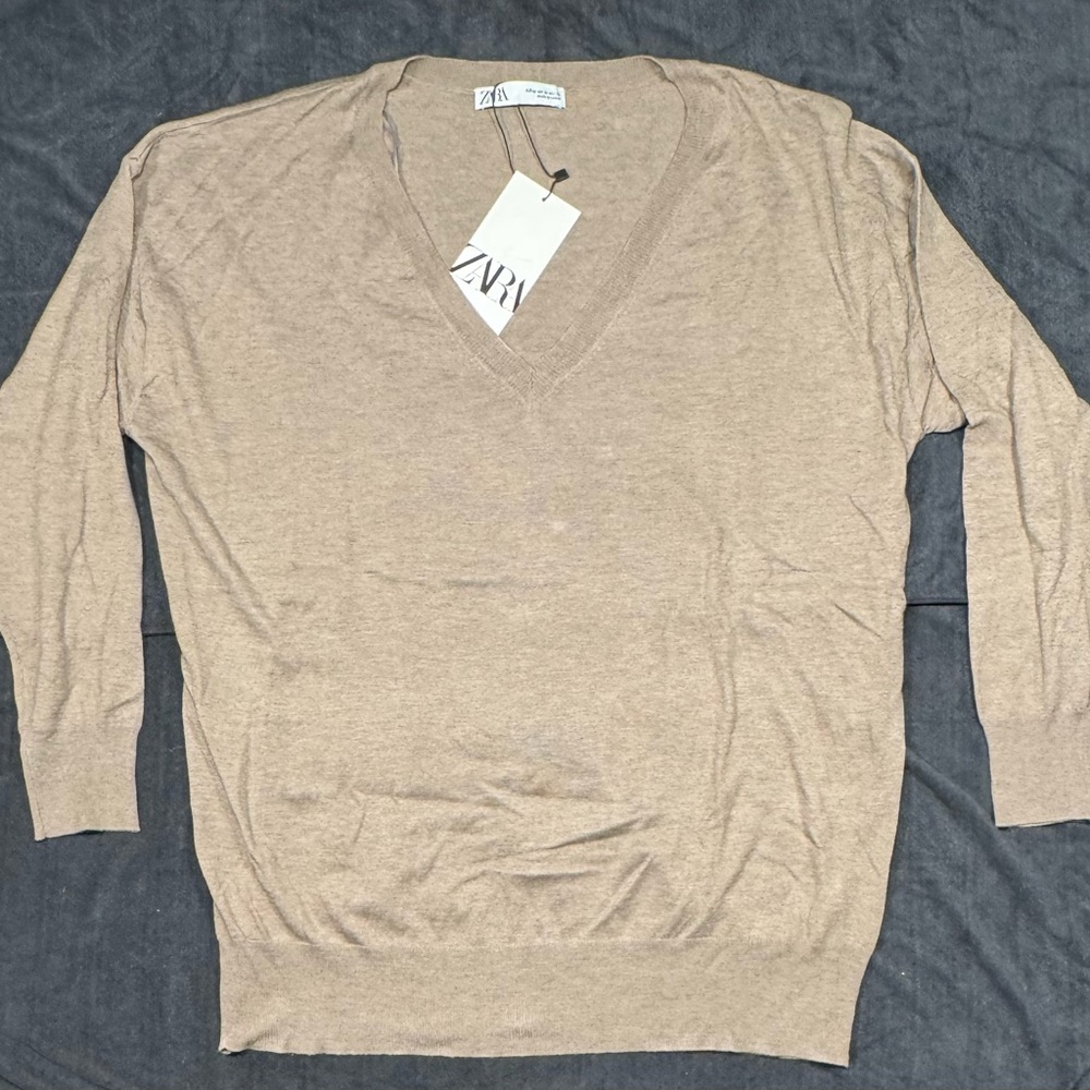 NWT - Zara - V-Neck Sweater - Medium